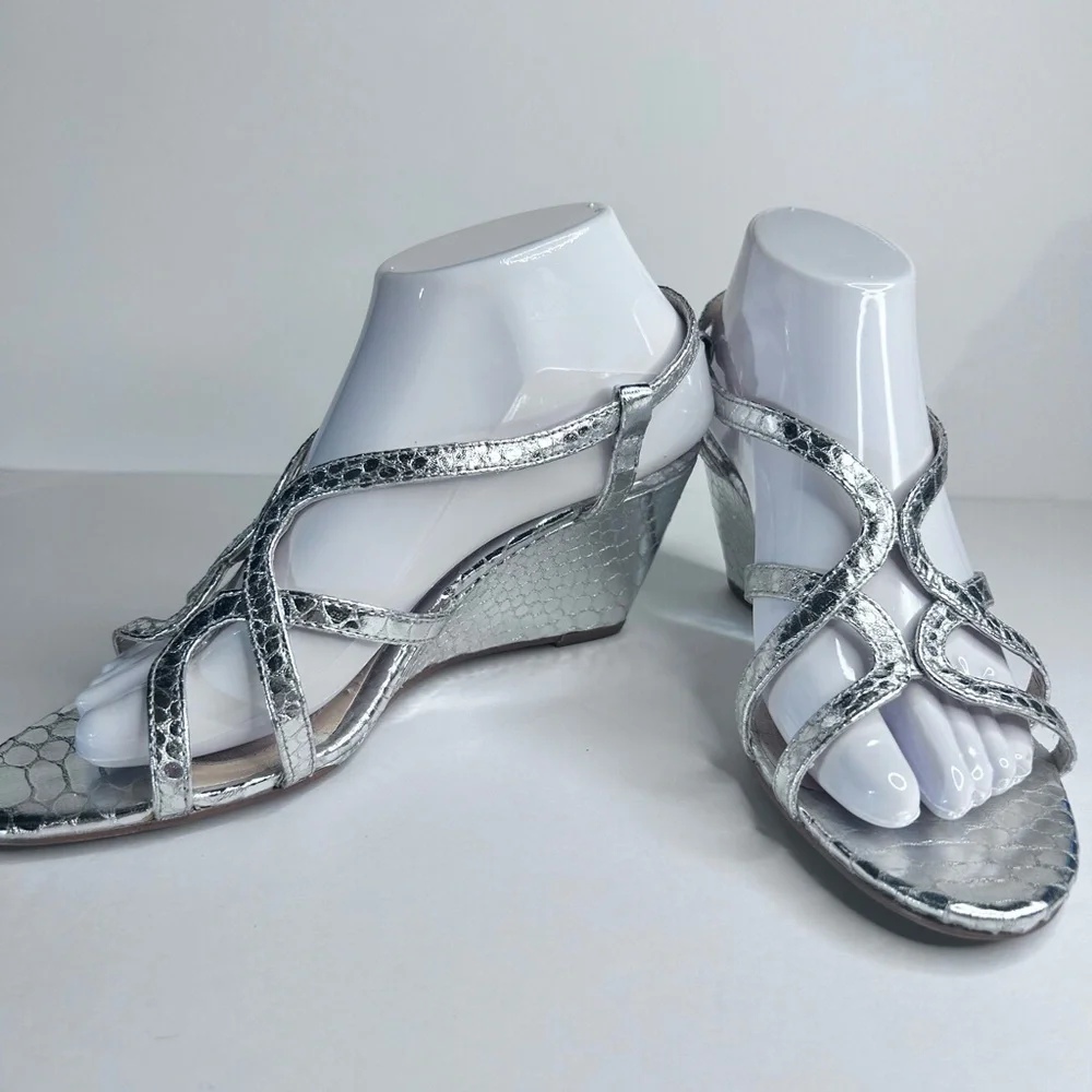 Isola Fidelia Metallic Crocodile‎ Silver 3” Wedge Strappy Heels Sandal Shoes 9